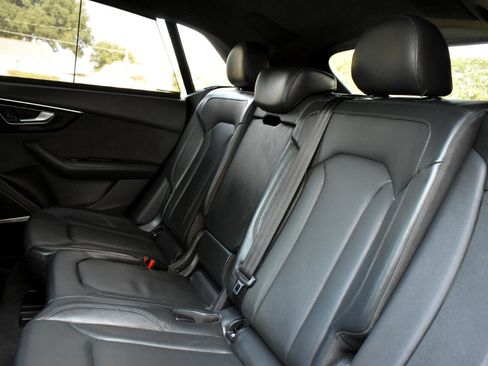 Used 2019 Audi Q8 Prestige w/ Luxury Package image 27