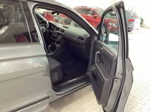 Certified 2023 Volkswagen Tiguan SE R-Line image 21