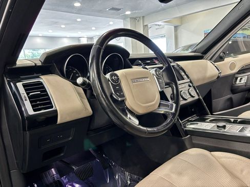 Used 2017 Land Rover Discovery SE AWD/4WD image 9