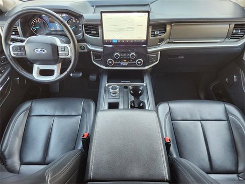 Used 2024 Ford Expedition XLT image 19