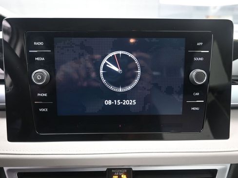 Used 2025 Volkswagen Taos SE image 11