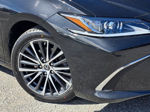 Used 2023 Lexus ES 300h w/ Premium Package FWD image 9