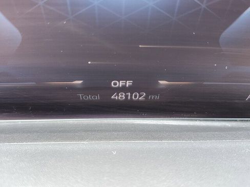 Used 2023 BMW X7 M60i w/ Executive Package image 40