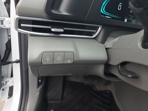 Used 2025 Hyundai Elantra Blue image 16