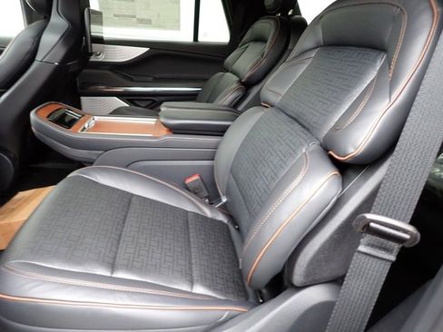 New 2025 Lincoln Navigator Black Label image 17