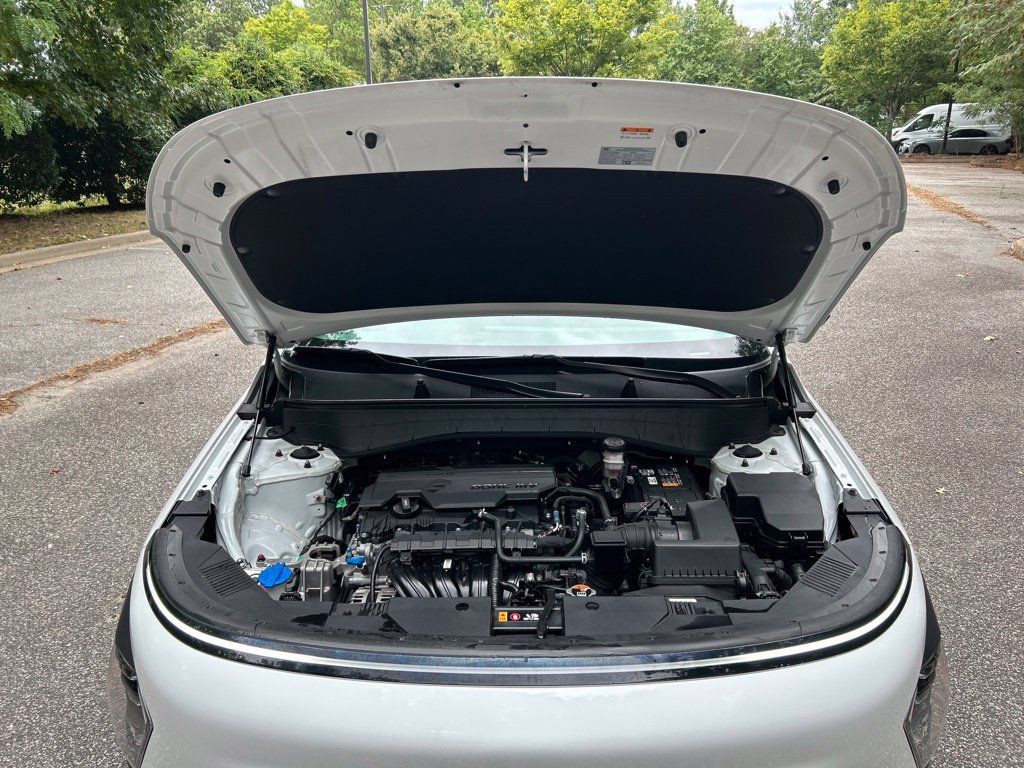 Used 2025 Hyundai Kona SEL FWD image 13