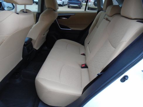 Used 2021 Toyota RAV4 XLE image 10