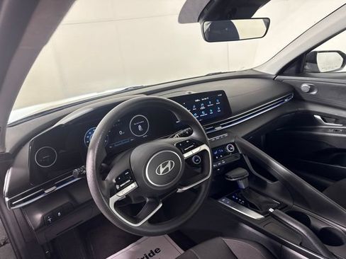 Used 2024 Hyundai Elantra SEL FWD image 18