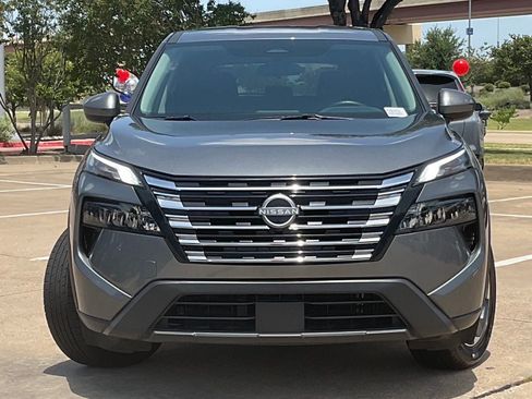 Used 2025 Nissan Rogue SV FWD image 2