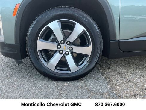 Used 2023 Chevrolet Traverse LT w/ LT Premium Package image 26