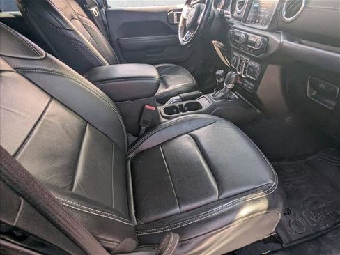 Used 2018 Jeep Wrangler Unlimited Sahara AWD/4WD image 19