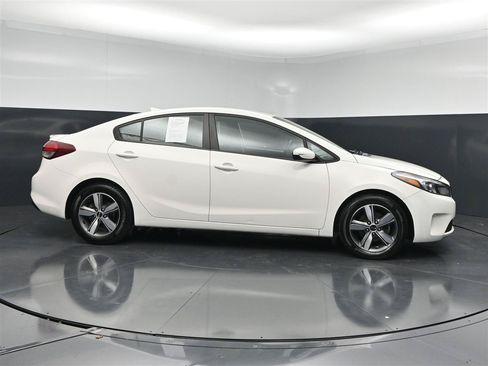 Used 2018 Kia Forte S FWD image 4