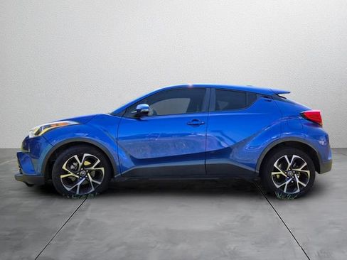 Used 2019 Toyota C-HR XLE FWD image 2