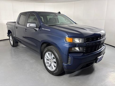 Used 2020 Chevrolet Silverado 1500 Custom w/ Custom Value Package RWD image 2