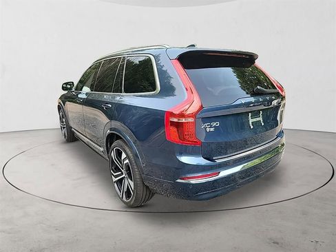 Certified 2024 Volvo XC90 B6 Ultimate w/ Lounge Package AWD/4WD image 3