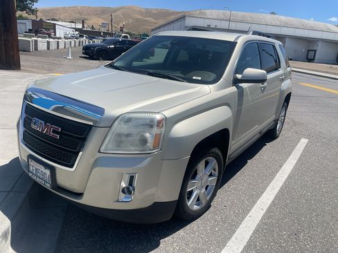 Used 2013 GMC Terrain SLT w/ Safety Package AWD/4WD image 1