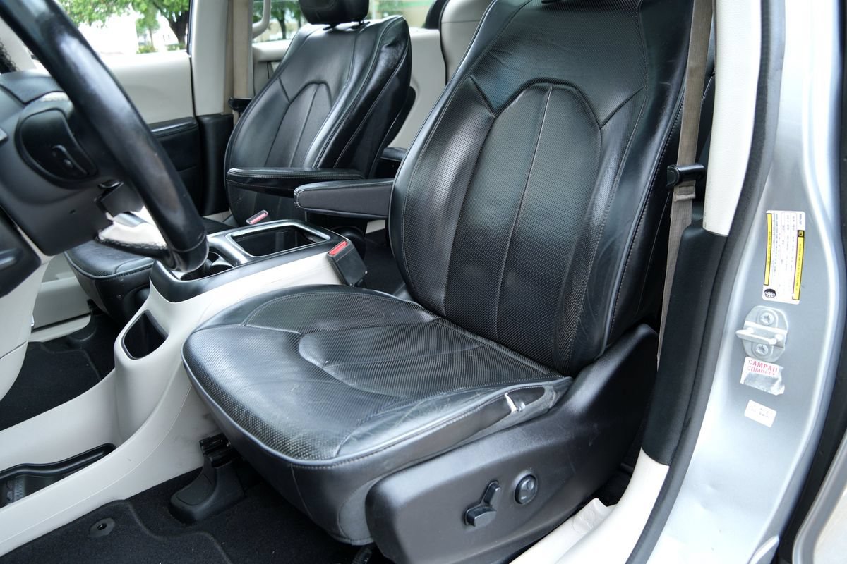 Used 2018 Chrysler Pacifica Limited FWD image 6