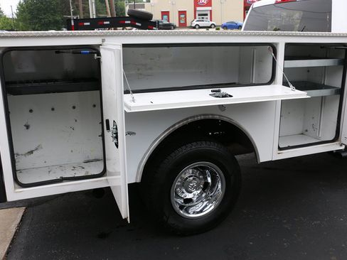 Used 2024 RAM 3500 Tradesman w/ Chrome Appearance Group AWD/4WD image 48