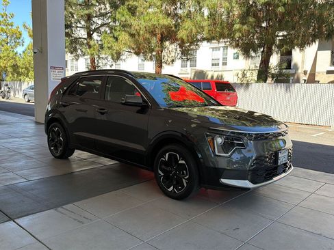 Used 2023 Kia Niro Wind FWD image 7