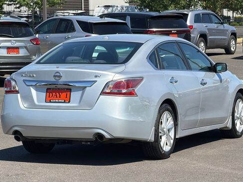 Used 2015 Nissan Altima 2.5 SV FWD image 5
