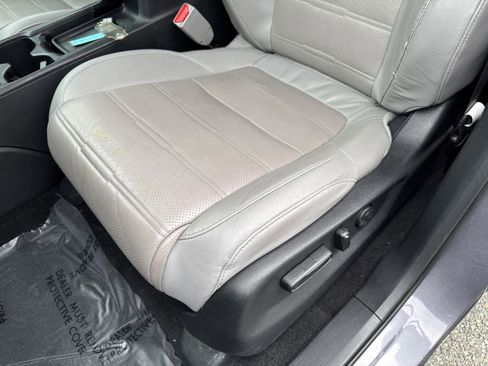 Used 2018 Honda CR-V Touring image 17