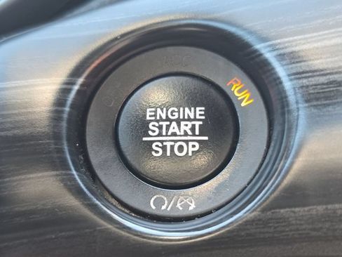 Used 2020 Jeep Grand Cherokee Altitude RWD image 16