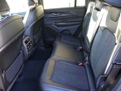 Certified 2025 Jeep Grand Cherokee Altitude image 17