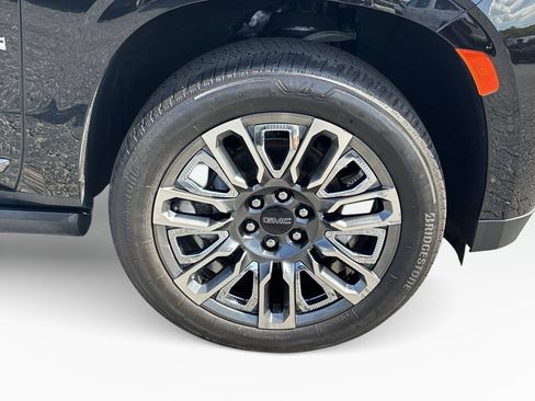 Used 2023 GMC Yukon XL Denali Ultimate AWD/4WD image 11