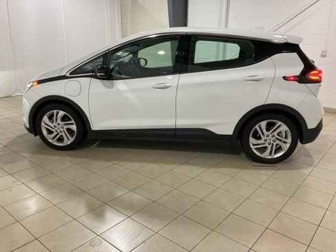 Used 2022 Chevrolet Bolt LT image 2