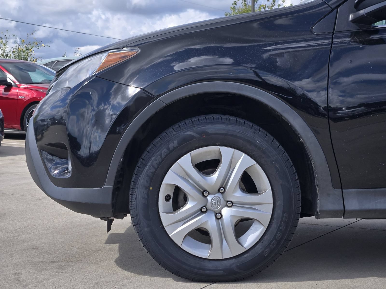 Used 2015 Toyota RAV4 LE AWD/4WD image 9