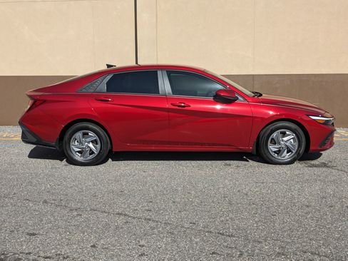 New 2026 Hyundai Elantra SE image 3