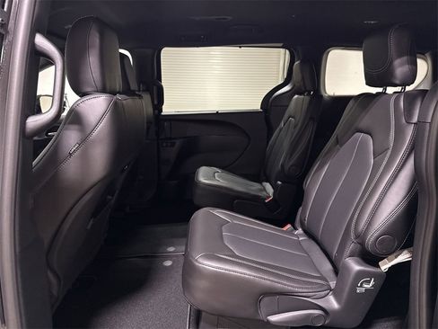 New 2026 Chrysler Pacifica Select image 20