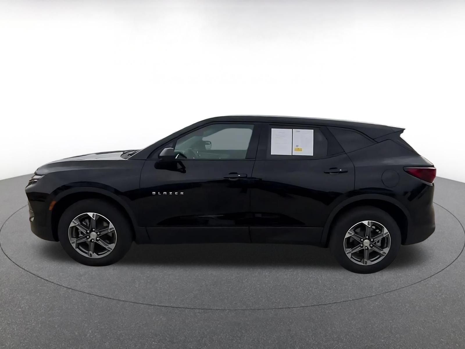 Used 2025 Chevrolet Blazer LT FWD image 8