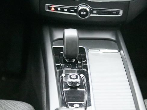Certified 2023 Volvo XC60 B5 Core AWD/4WD image 29