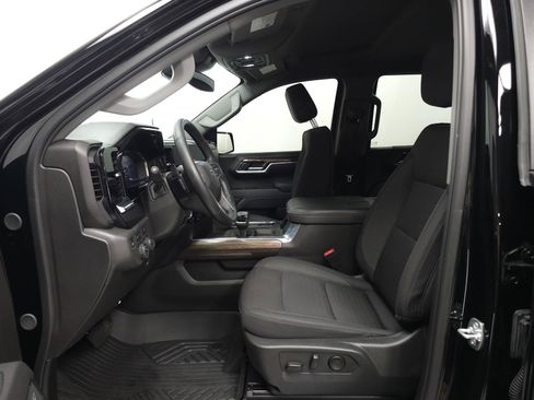 Used 2025 Chevrolet Silverado 1500 LT Trail Boss w/ Convenience Package II AWD/4WD image 4