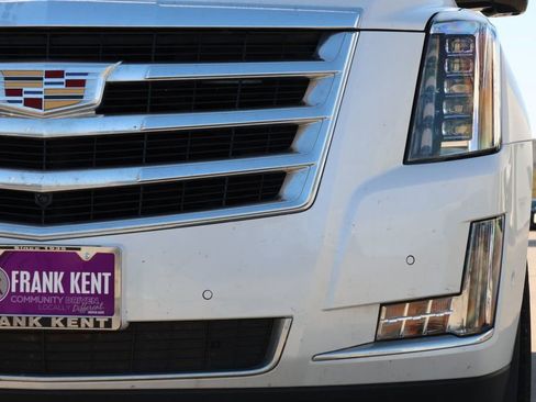 Used 2020 Cadillac Escalade Luxury image 6