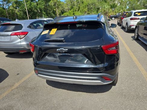 Used 2025 Chevrolet Trax LT FWD image 7