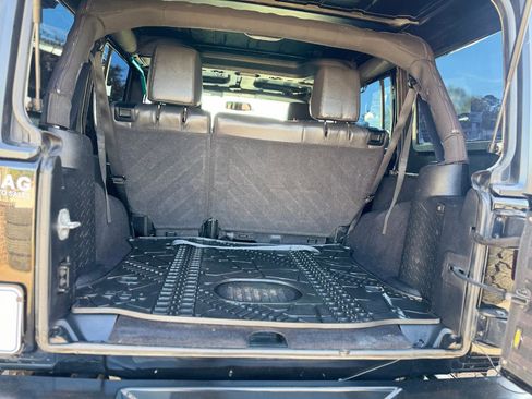 Used 2016 Jeep Wrangler Unlimited Sahara w/ Max Tow Package AWD/4WD image 10