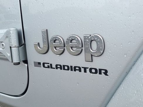Used 2023 Jeep Gladiator Overland AWD/4WD image 28