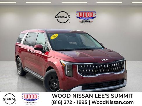 Used 2025 Kia Carnival image 1