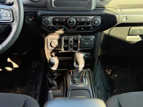 Used 2023 Jeep Wrangler Unlimited AWD/4WD image 16