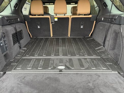 New 2026 Land Rover Discovery Limited Edition image 38
