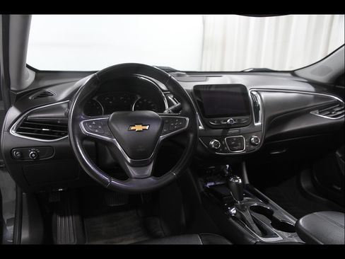 Used 2018 Chevrolet Malibu LT w/ Leather Package FWD image 6