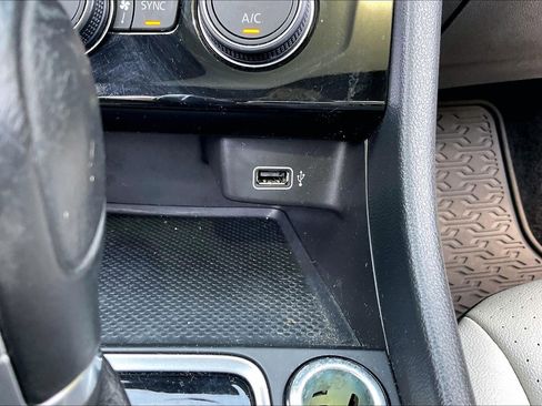 Used 2019 Volkswagen Jetta R-Line w/ R-Line Cold Weather Package FWD image 22