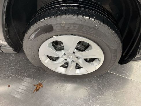 Used 2021 Toyota RAV4 LE image 14