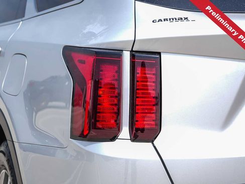 Used 2022 Kia Sorento S FWD image 9
