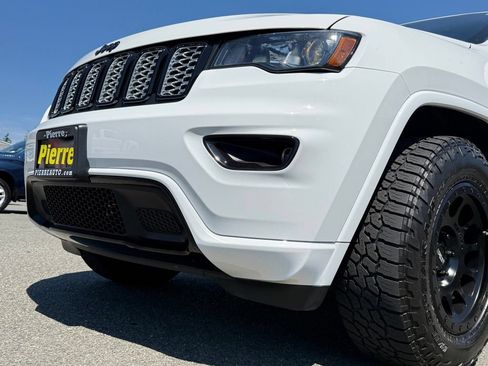 Used 2022 Jeep Grand Cherokee Laredo X AWD/4WD image 29