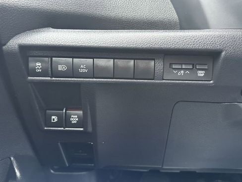 Used 2026 Toyota Sienna XSE image 18