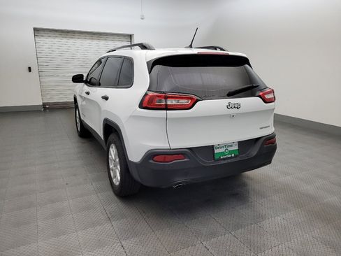 Used 2016 Jeep Cherokee Sport FWD image 6