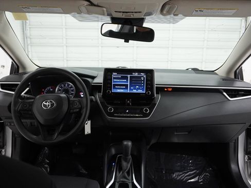 Used 2021 Toyota Corolla LE image 30